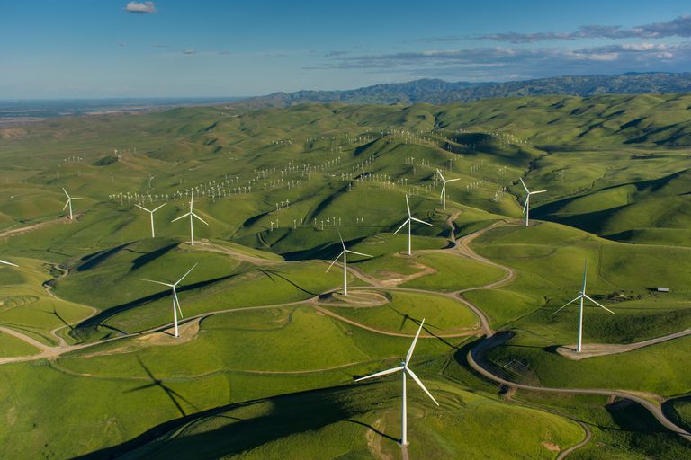 北加州的一个48涡轮风力发电厂
