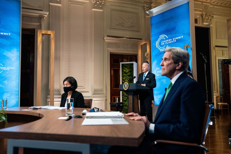拜登总统和哈里斯副总统参加了气候的虚拟领导人峰会“class=