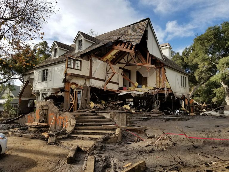 2018年1月在2017年1月附近，加利福尼亚州Montecito附近的主要野火滑坡损坏，因此是2017年的托马斯火灾。
